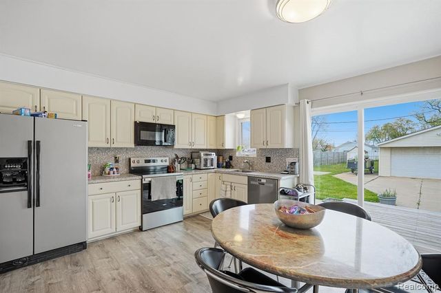 21525 Downing Street, Saint Clair Shores, MI 48080