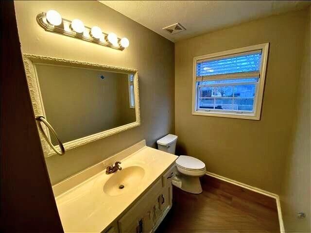 1400 COTTONWOOD Drive, Greenwood, MO 64034