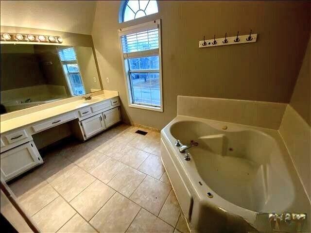 1400 COTTONWOOD Drive, Greenwood, MO 64034