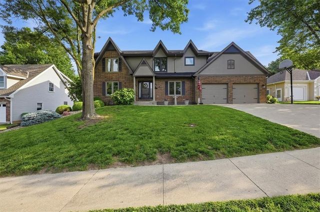 1208 Tanglewood Street, Leavenworth, KS 66048