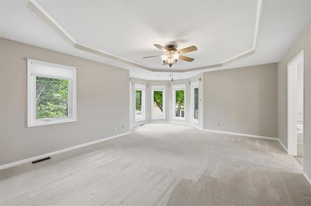 1208 Tanglewood Street, Leavenworth, KS 66048