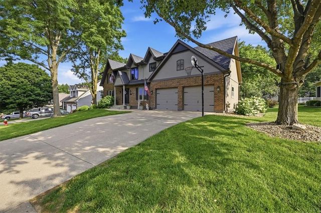 1208 Tanglewood Street, Leavenworth, KS 66048