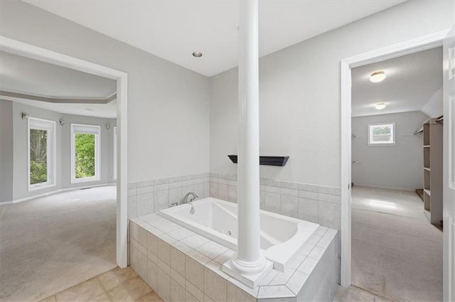 1208 Tanglewood Street, Leavenworth, KS 66048