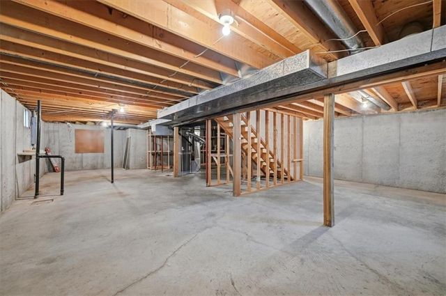 1208 Tanglewood Street, Leavenworth, KS 66048