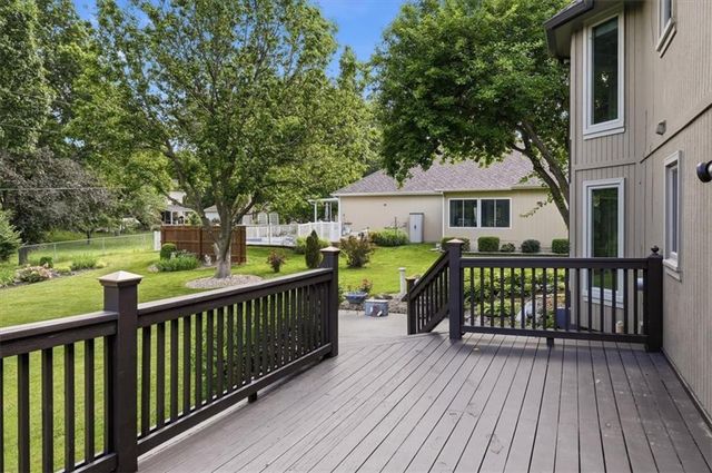 1208 Tanglewood Street, Leavenworth, KS 66048