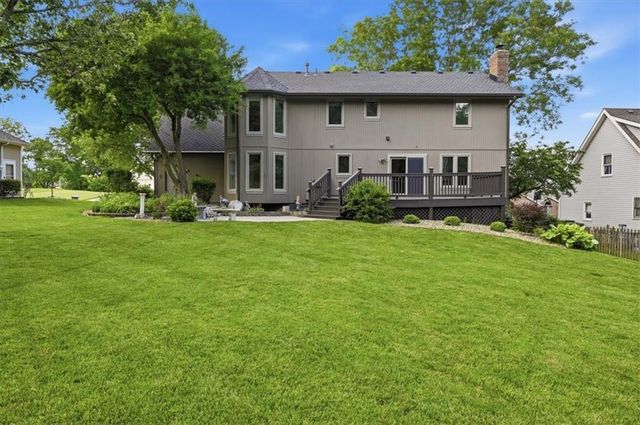 1208 Tanglewood Street, Leavenworth, KS 66048