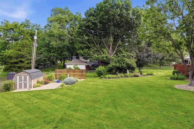 1208 Tanglewood Street, Leavenworth, KS 66048