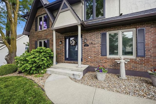 1208 Tanglewood Street, Leavenworth, KS 66048