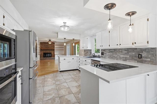 1208 Tanglewood Street, Leavenworth, KS 66048