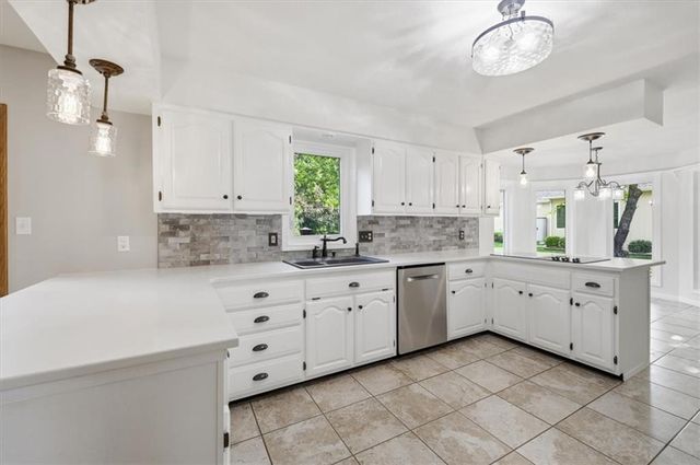 1208 Tanglewood Street, Leavenworth, KS 66048