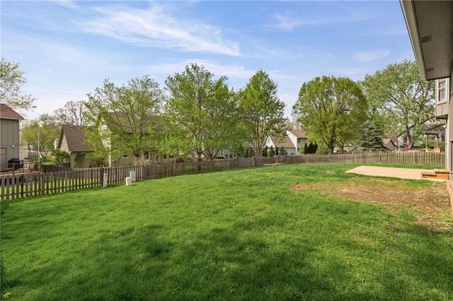 8442 Darnell Street, Lenexa, KS 66215