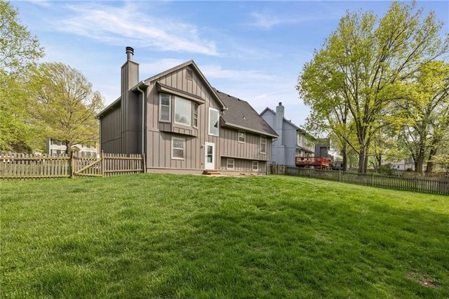 8442 Darnell Street, Lenexa, KS 66215