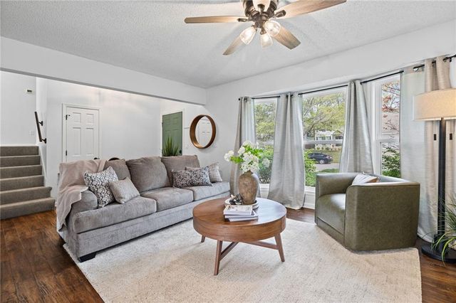 8442 Darnell Street, Lenexa, KS 66215