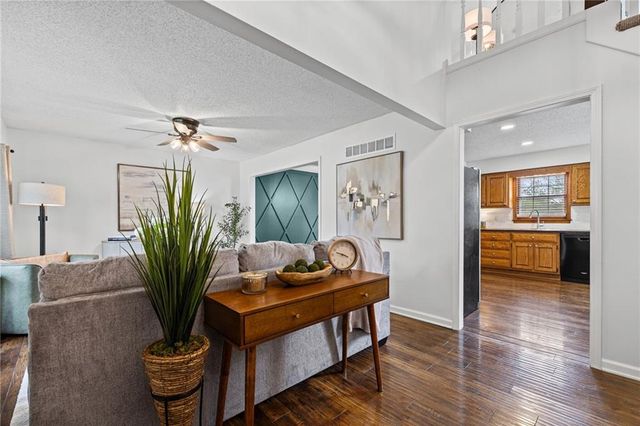 8442 Darnell Street, Lenexa, KS 66215