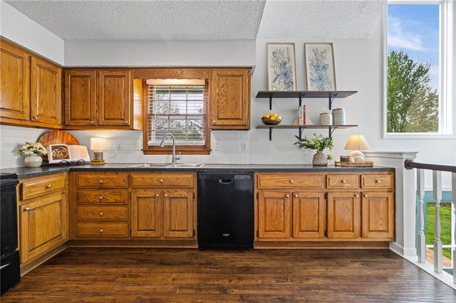 8442 Darnell Street, Lenexa, KS 66215