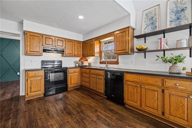 8442 Darnell Street, Lenexa, KS 66215