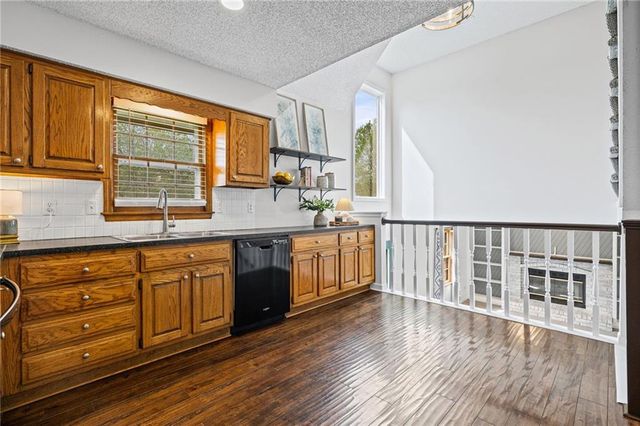8442 Darnell Street, Lenexa, KS 66215