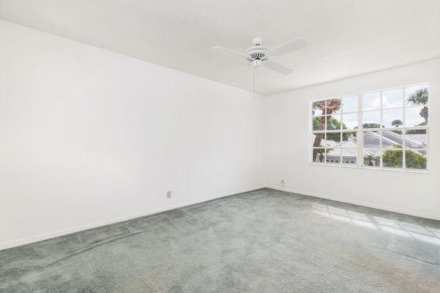 22 Selby Lane, Palm Beach Gardens, FL 33418