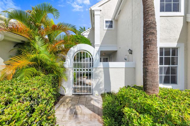 22 Selby Lane, Palm Beach Gardens, FL 33418