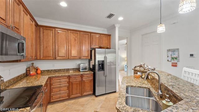 8965 Malibu LN 802, Naples, FL 34113