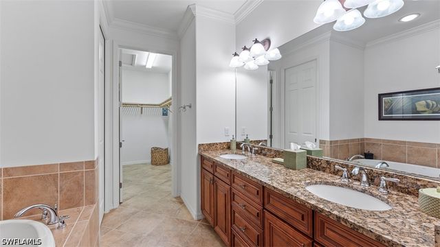 8965 Malibu LN 802, Naples, FL 34113