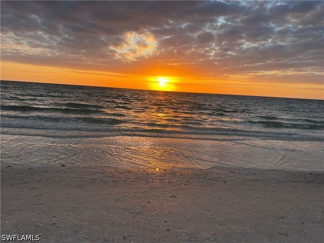 8965 Malibu LN 802, Naples, FL 34113