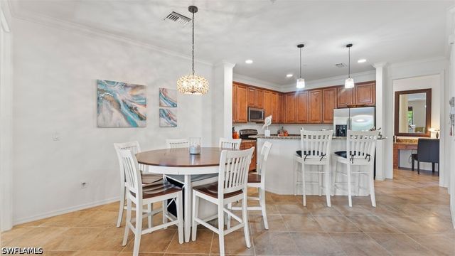 8965 Malibu LN 802, Naples, FL 34113