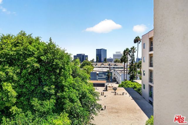 612 S Barrington Avenue 417, Los Angeles, CA 90049
