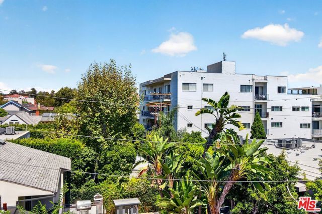 612 S Barrington Avenue 417, Los Angeles, CA 90049