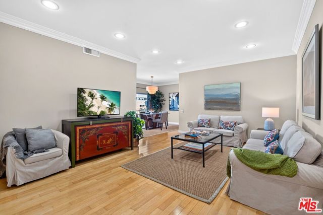 612 S Barrington Avenue 417, Los Angeles, CA 90049