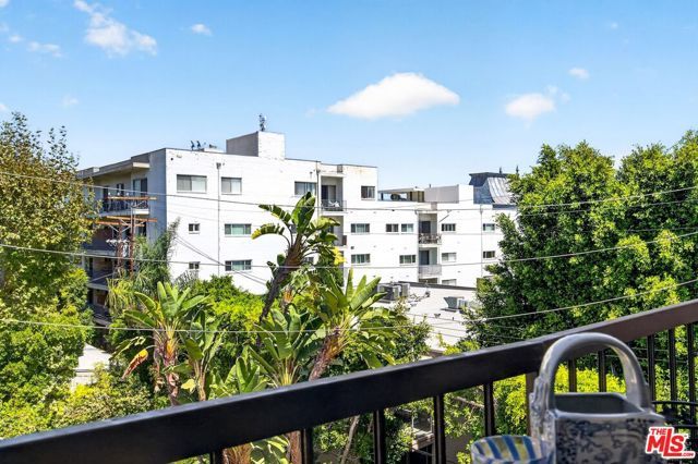 612 S Barrington Avenue 417, Los Angeles, CA 90049