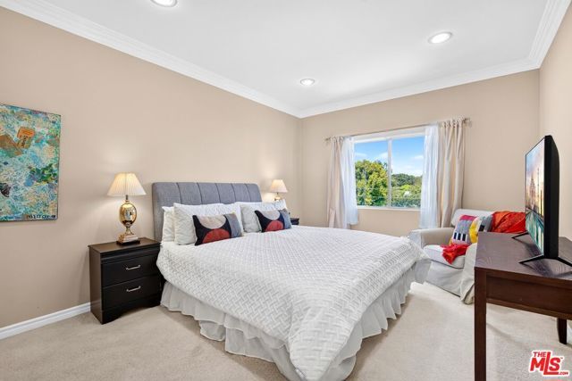 612 S Barrington Avenue 417, Los Angeles, CA 90049
