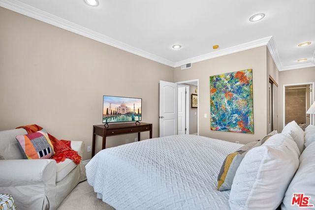 612 S Barrington Avenue 417, Los Angeles, CA 90049