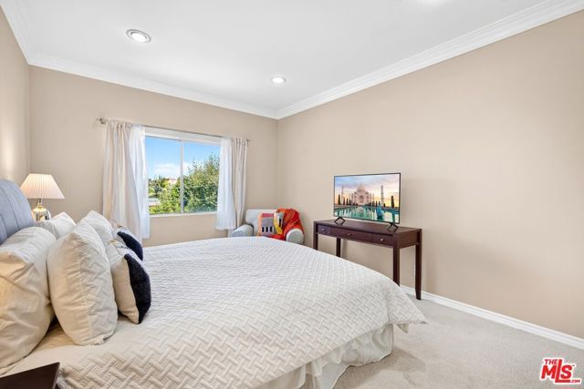 612 S Barrington Avenue 417, Los Angeles, CA 90049