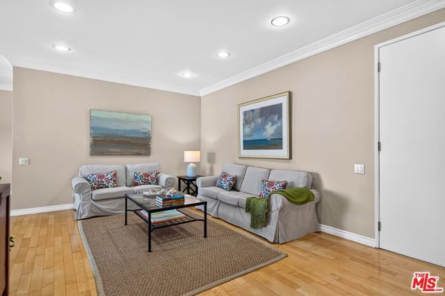 612 S Barrington Avenue 417, Los Angeles, CA 90049