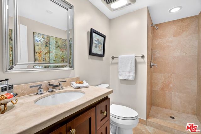 612 S Barrington Avenue 417, Los Angeles, CA 90049