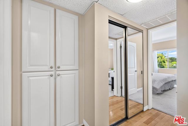 612 S Barrington Avenue 417, Los Angeles, CA 90049