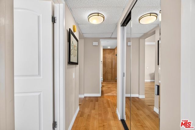 612 S Barrington Avenue 417, Los Angeles, CA 90049