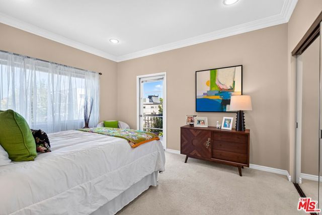 612 S Barrington Avenue 417, Los Angeles, CA 90049