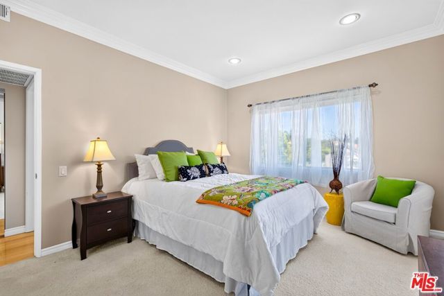612 S Barrington Avenue 417, Los Angeles, CA 90049