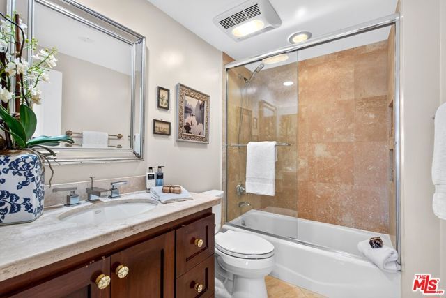 612 S Barrington Avenue 417, Los Angeles, CA 90049