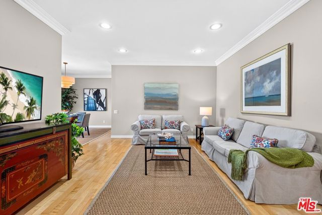 612 S Barrington Avenue 417, Los Angeles, CA 90049