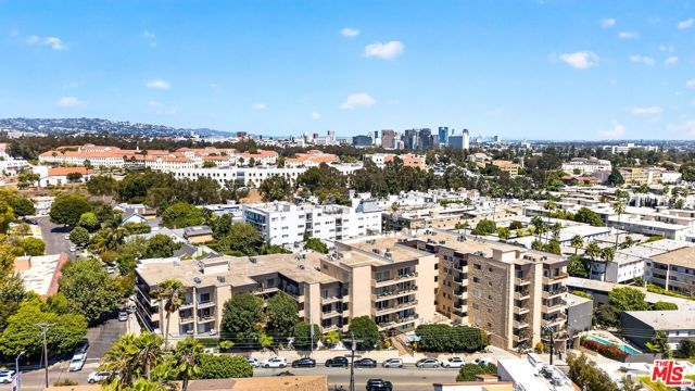 612 S Barrington Avenue 417, Los Angeles, CA 90049