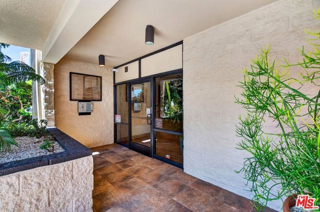 612 S Barrington Avenue 417, Los Angeles, CA 90049