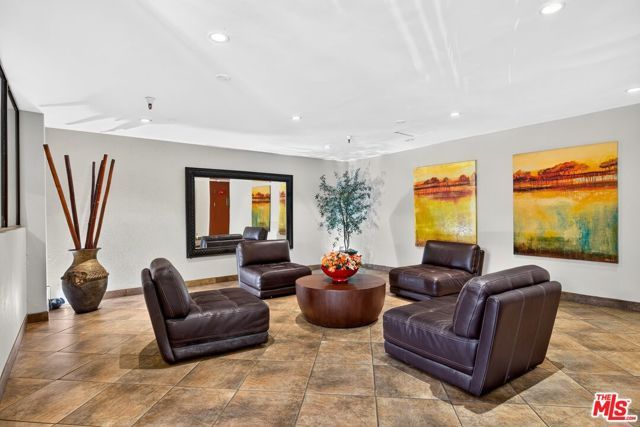 612 S Barrington Avenue 417, Los Angeles, CA 90049