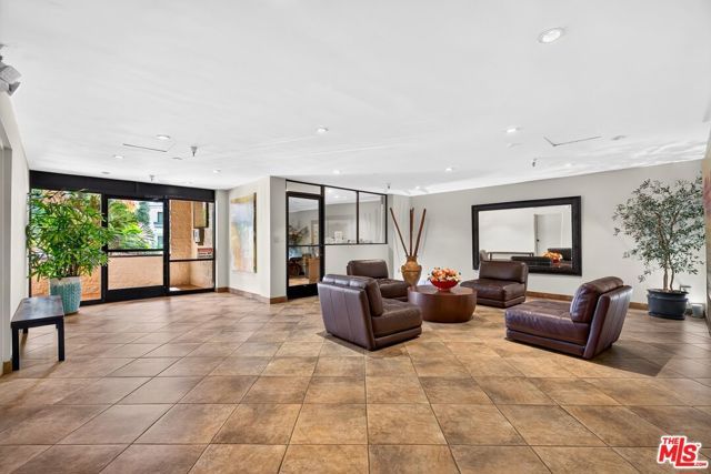 612 S Barrington Avenue 417, Los Angeles, CA 90049