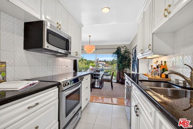612 S Barrington Avenue 417, Los Angeles, CA 90049