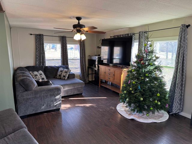 1693 Ottawa Rd, Salina, KS 67401