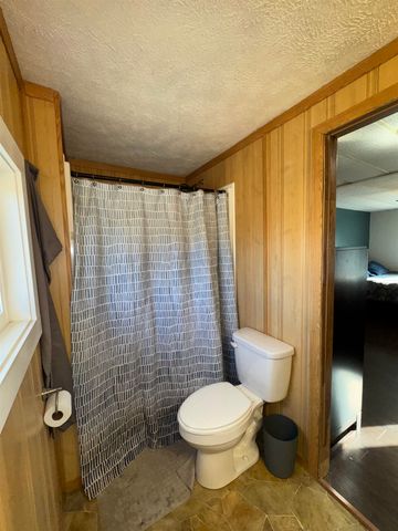 1693 Ottawa Rd, Salina, KS 67401