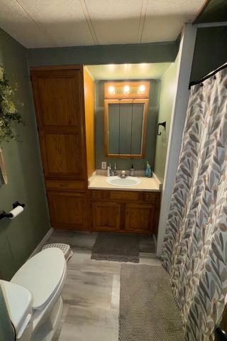 1693 Ottawa Rd, Salina, KS 67401